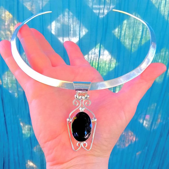 Vintage Jewelry - Vintage Onyx MEXICO 925 Sterling Silver Pendant Collar Necklace